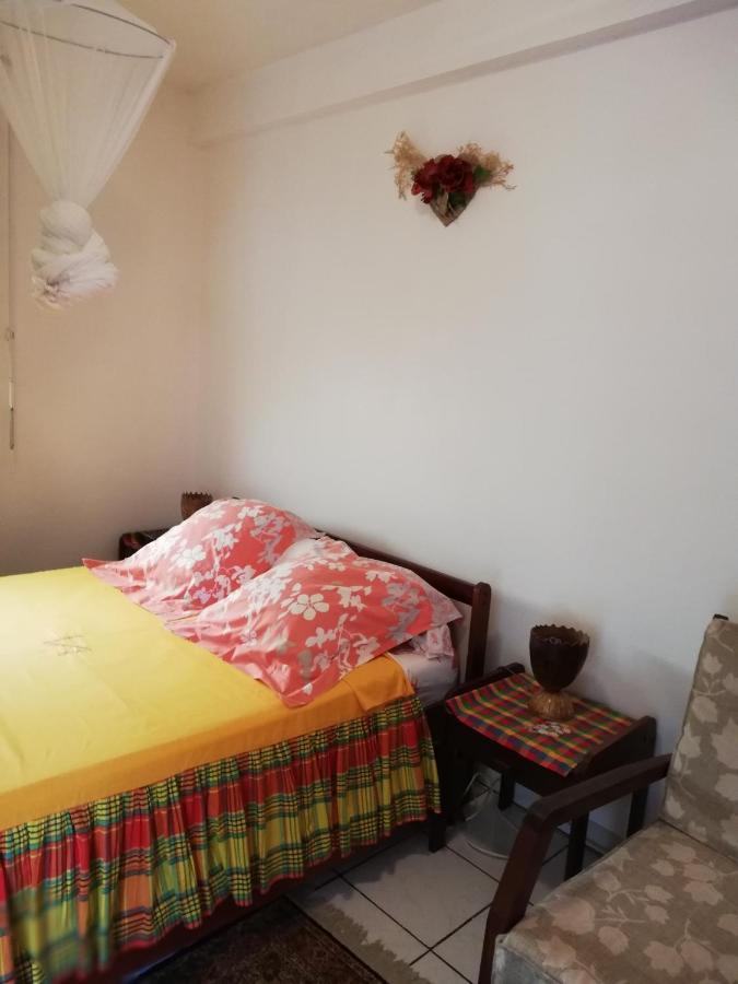 Hébergement mouchas F4 - dans Villa les Polycias Sainte-Luce Exterior foto